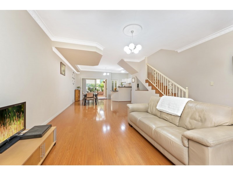 2/2 Macquarie Road, Earlwood NSW 2206
