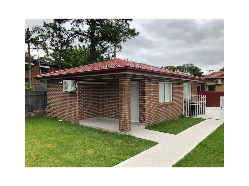 2/21 Robert, Ashfield NSW 2131