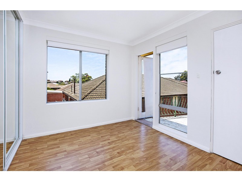 8/13 Mckern Street, Campsie NSW 2194