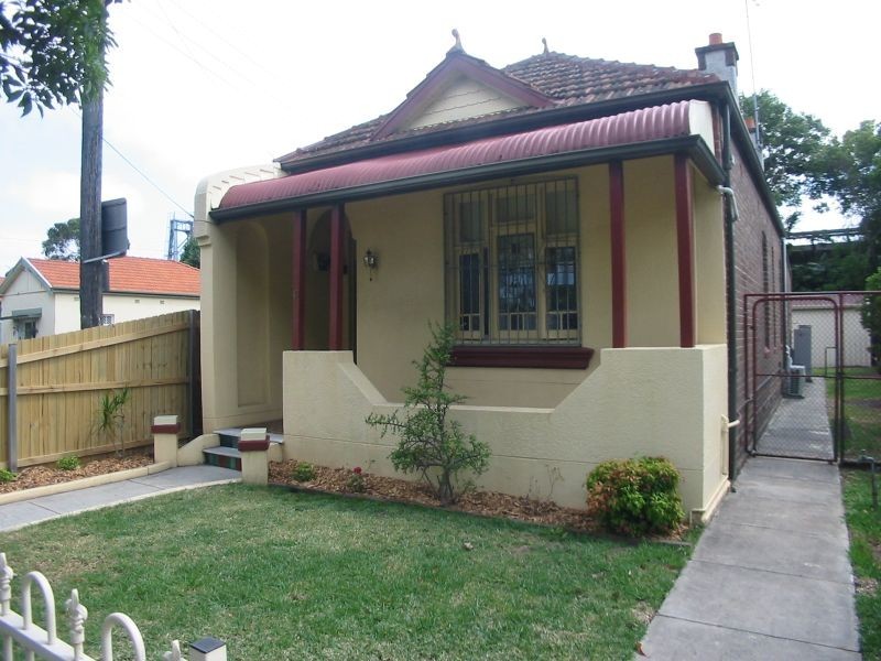 13 Heighway Avenue, Ashfield NSW 2131