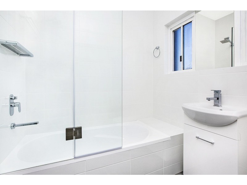 2/33 Robert Street, Ashfield NSW 2131