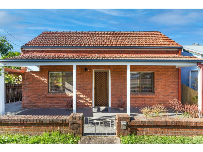1 Woodlands Road, Ashbury NSW 2193