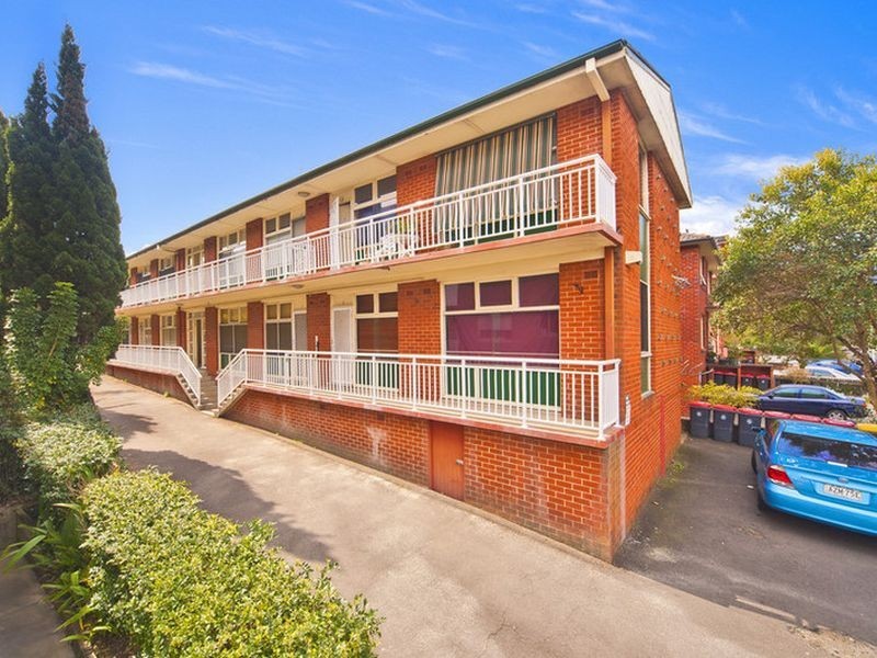 2/11 Queensborough Road, Croydon Park NSW 2133