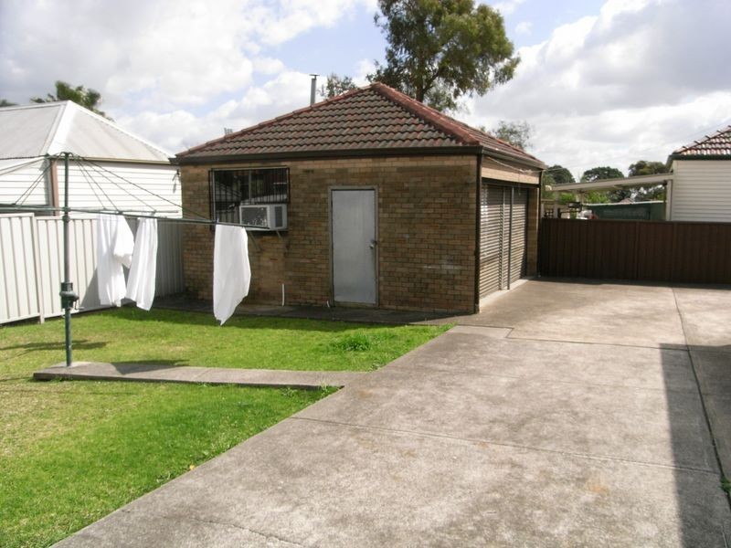 21 Thorncraft Parade, Campsie NSW 2194