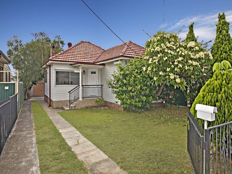 313 Roberts Rd, Greenacre NSW 2190