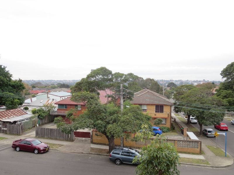 10/2 Hill Street, Campsie NSW 2194