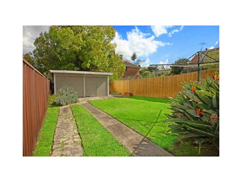 16 Brighton Ave, Croydon Park NSW 2133