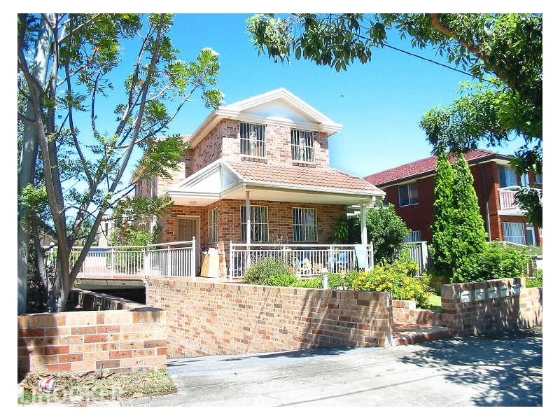 2/51 Gould Street, Campsie NSW 2194