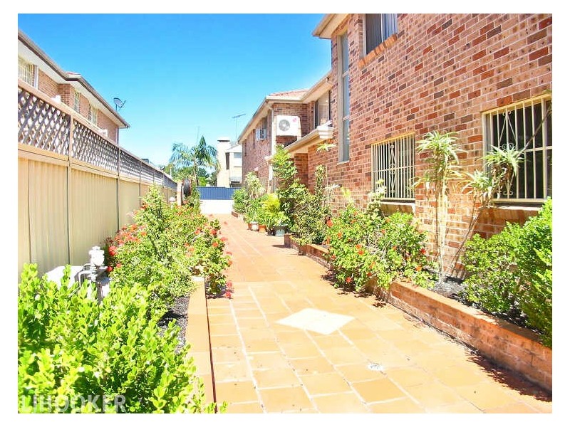 2/51 Gould Street, Campsie NSW 2194