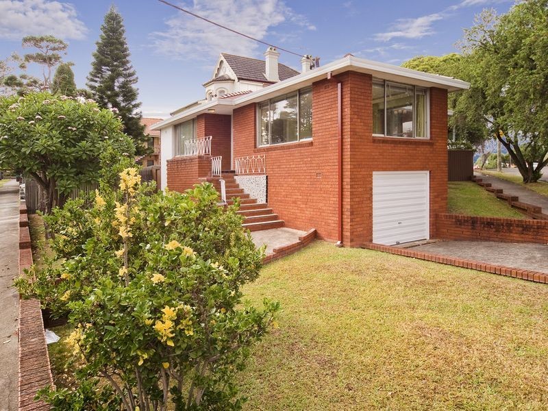 18 Hillcrest Avenue, Ashfield NSW 2131