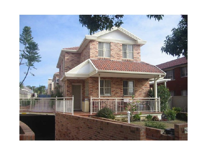 2/51 Gould Street, Campsie NSW 2194