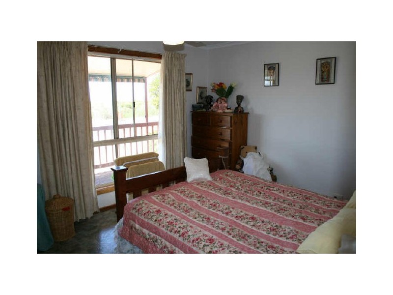 27 Seaview Road, Corny Point SA 5575