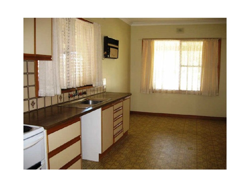 12 Elizabeth Street, Yorketown SA 5576