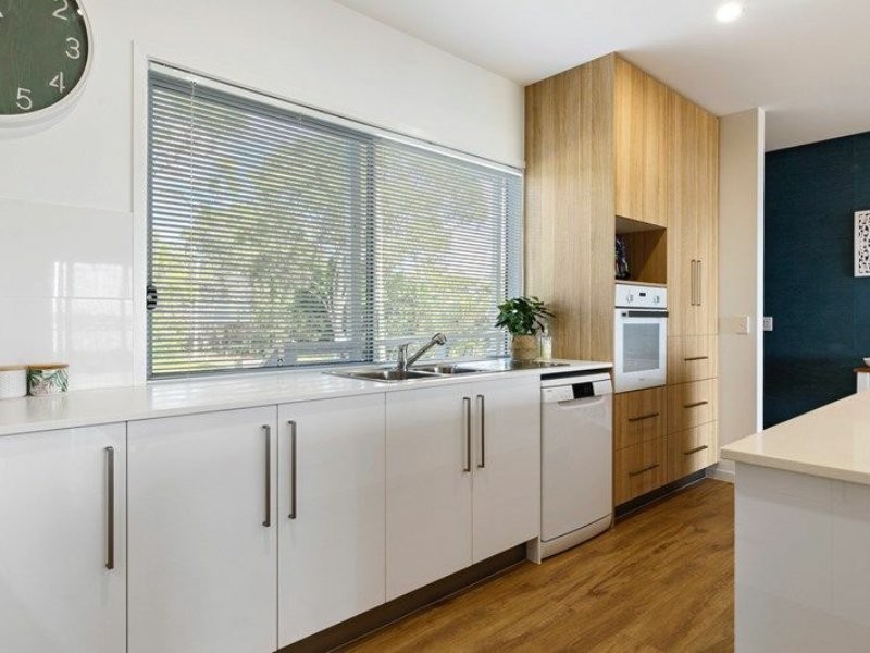 40 Blue Waters Crescent, Macleay Island QLD 4184