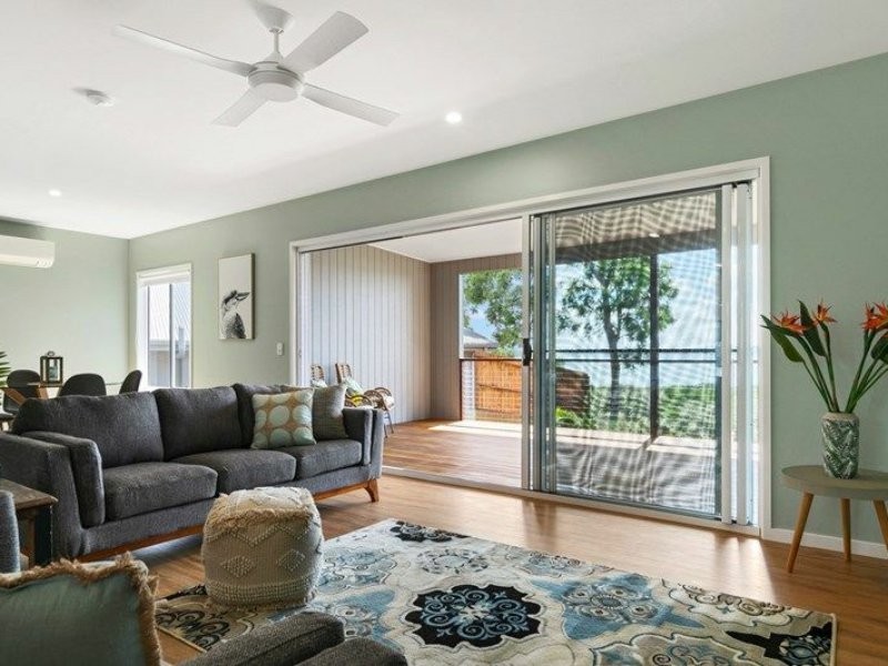 40 Blue Waters Crescent, Macleay Island QLD 4184