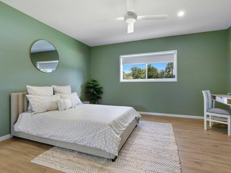 40 Blue Waters Crescent, Macleay Island QLD 4184