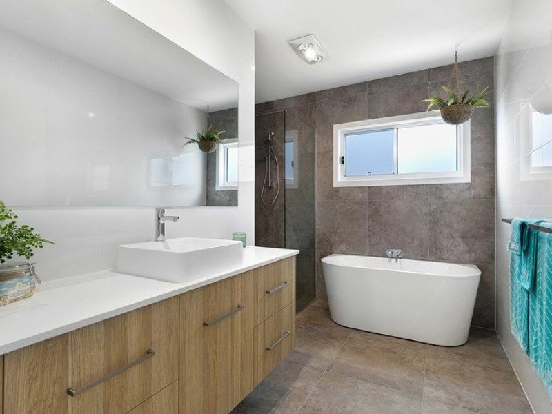 40 Blue Waters Crescent, Macleay Island QLD 4184