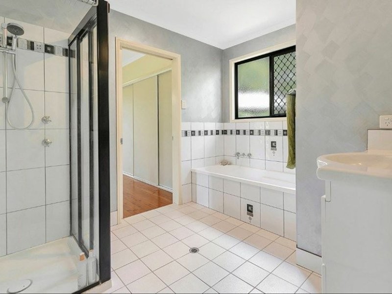 7-8 Boat Harbour Avenue, Macleay Island QLD 4184