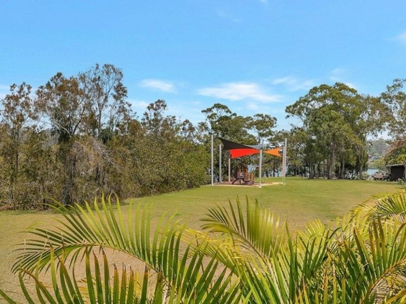 7-8 Boat Harbour Avenue, Macleay Island QLD 4184