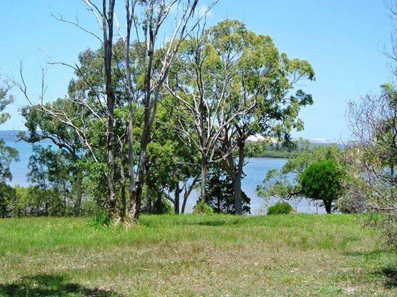18 Weeroona Avenue, Macleay Island QLD 4184