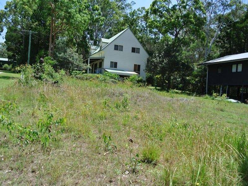 18 Weeroona Avenue, Macleay Island QLD 4184