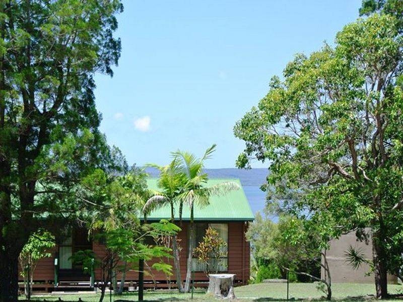 18 Weeroona Avenue, Macleay Island QLD 4184