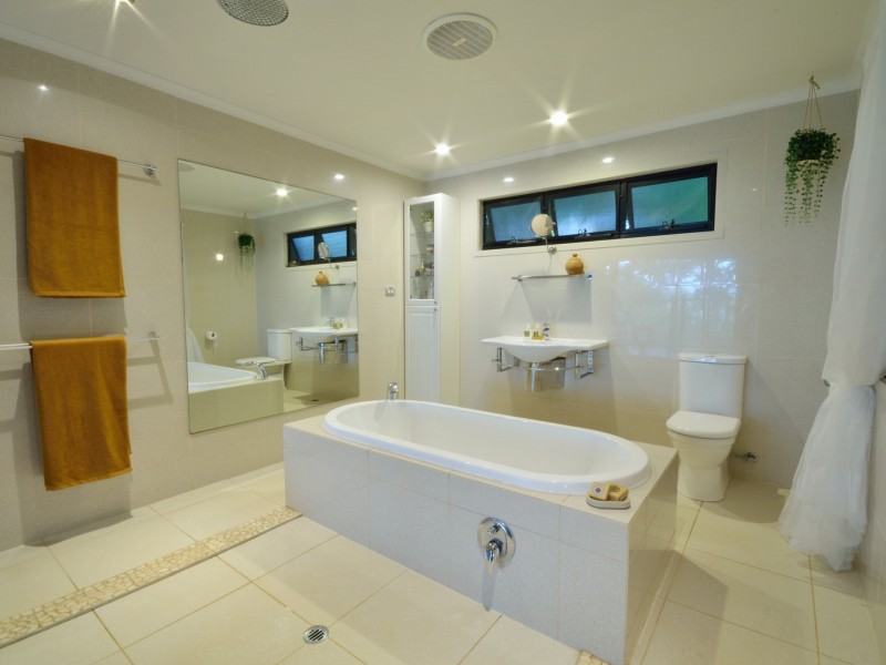 72 Beelong Street, Macleay Island QLD 4184