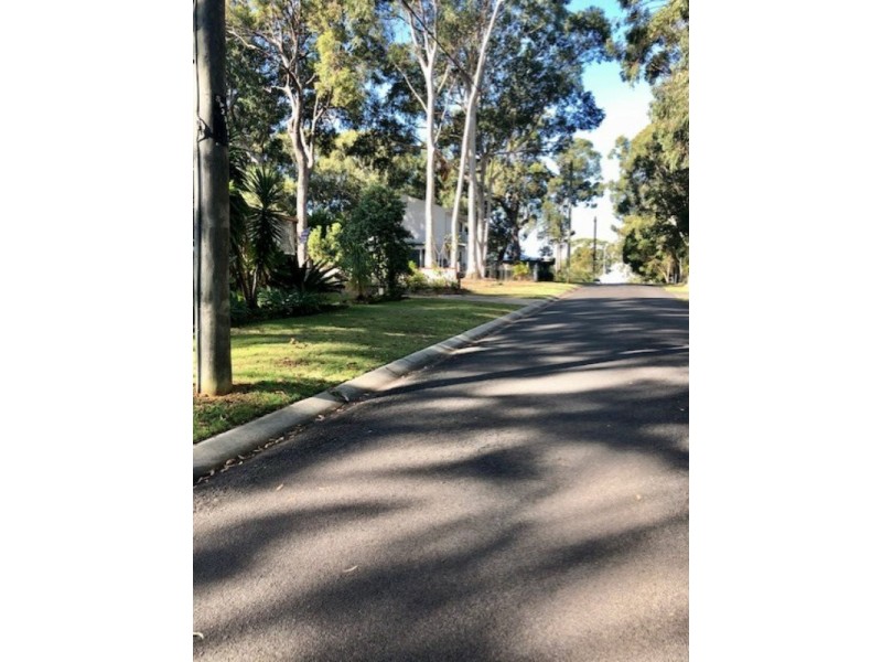 6 Baracoota Street, Macleay Island QLD 4184