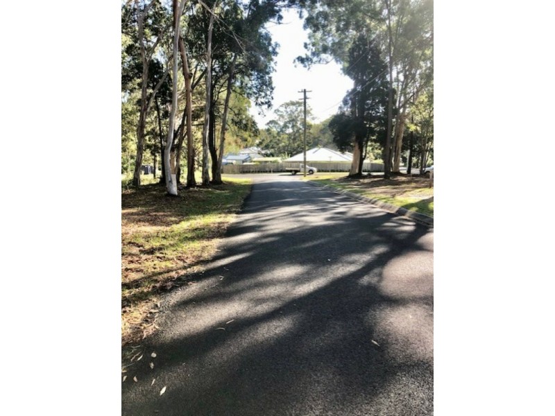 6 Baracoota Street, Macleay Island QLD 4184