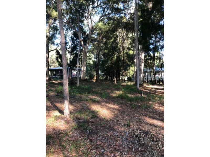 6 Baracoota Street, Macleay Island QLD 4184