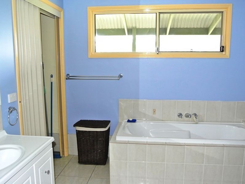 1 Charles Terrace, Macleay Island QLD 4184