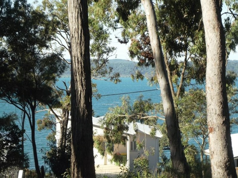 9 Ray Street, Macleay Island QLD 4184