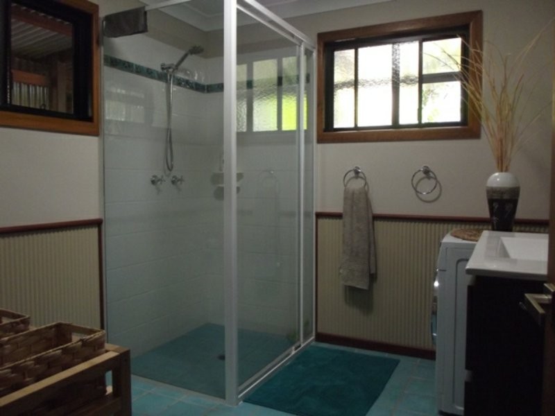 10 Cowes Street, Macleay Island QLD 4184
