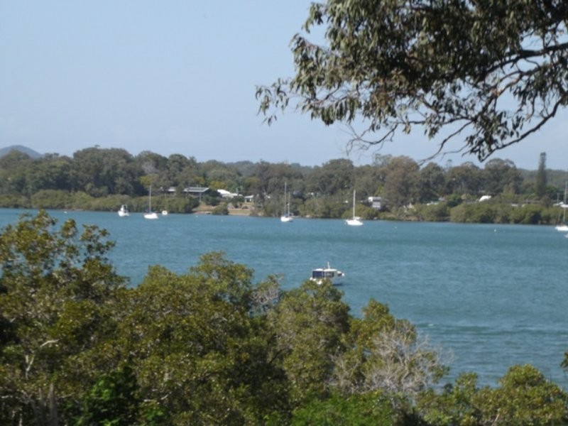 10 Cowes Street, Macleay Island QLD 4184