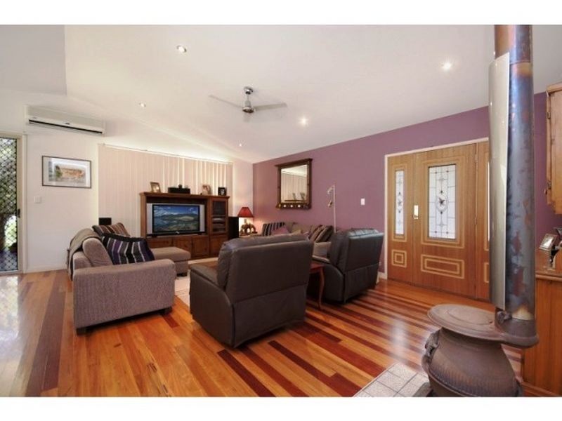 2 President Terrace, Macleay Island QLD 4184