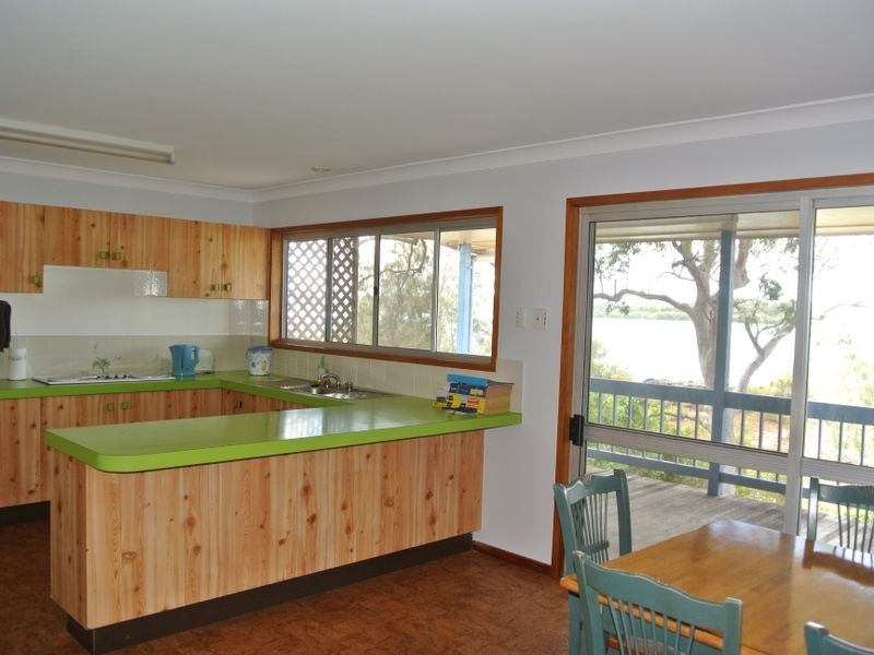 2 Hilda Crescent, Macleay Island QLD 4184