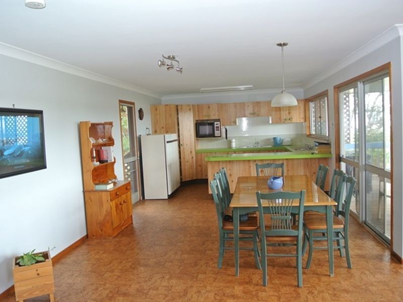 2 Hilda Crescent, Macleay Island QLD 4184