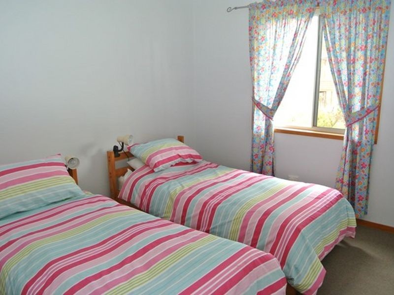 2 Hilda Crescent, Macleay Island QLD 4184