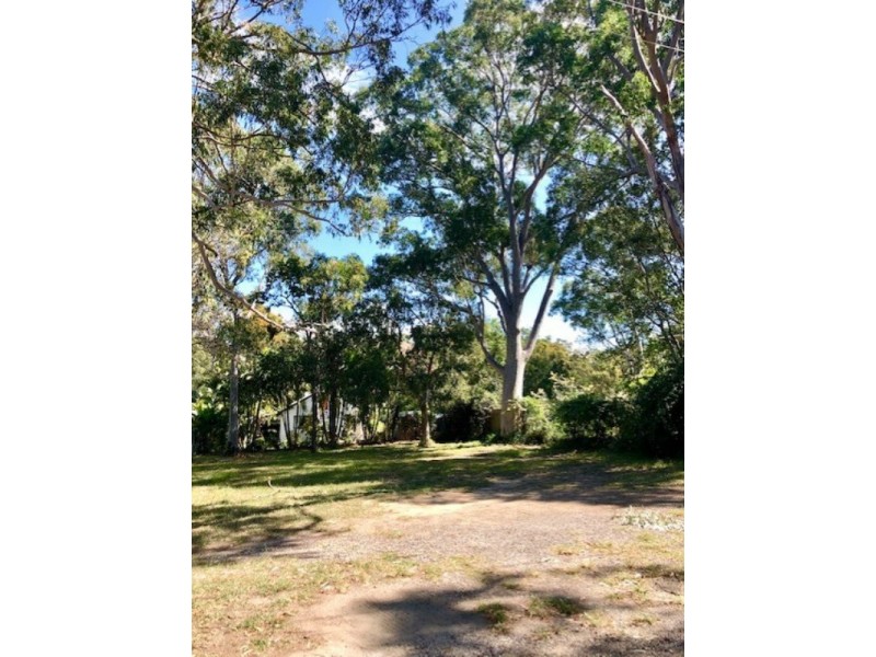 21 Rhodes, Macleay Island QLD 4184