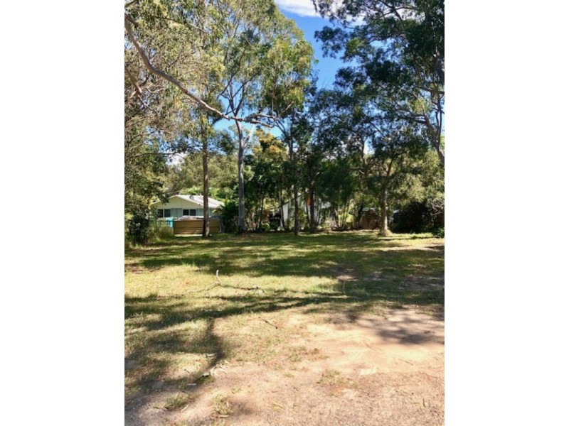 21 Rhodes, Macleay Island QLD 4184