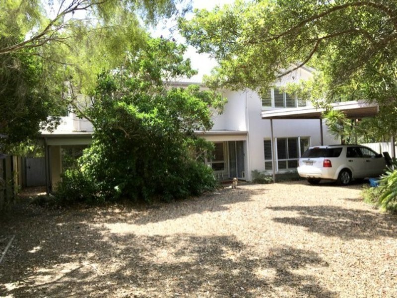 18 The Esplanade, Karragarra Island QLD 4184