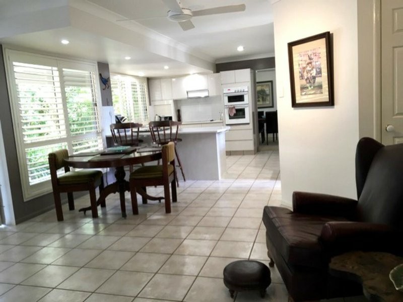 18 The Esplanade, Karragarra Island QLD 4184