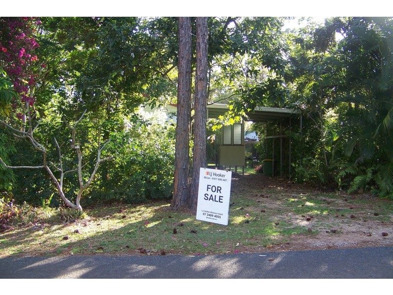 6-8 PINE AV, Lamb Island QLD 4184