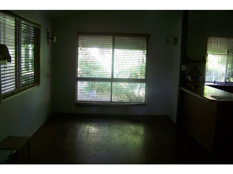 6-8 PINE AV, Lamb Island QLD 4184