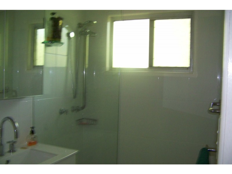 6-8 PINE AV, Lamb Island QLD 4184