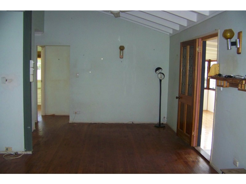 6-8 PINE AV, Lamb Island QLD 4184