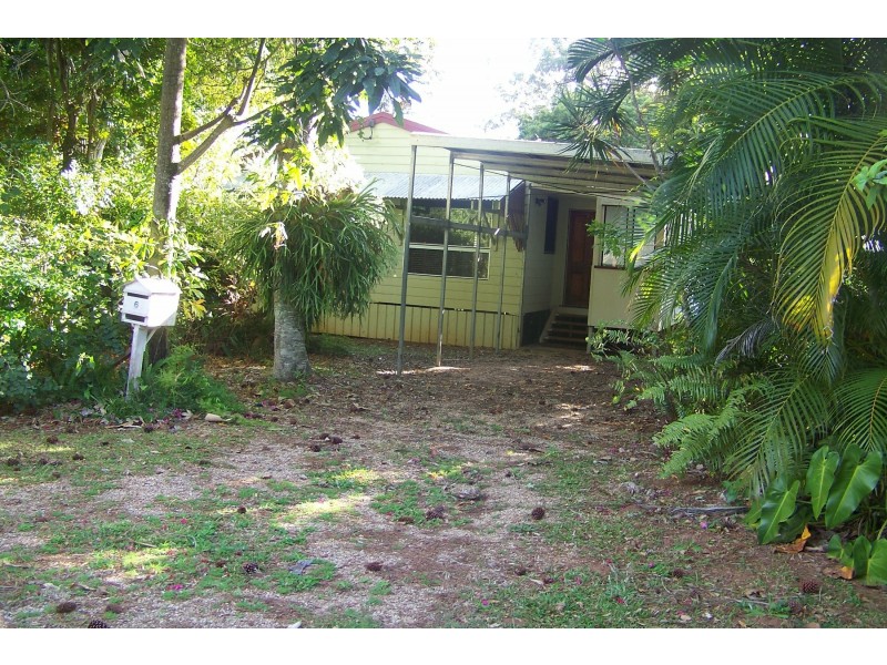 6-8 PINE AV, Lamb Island QLD 4184