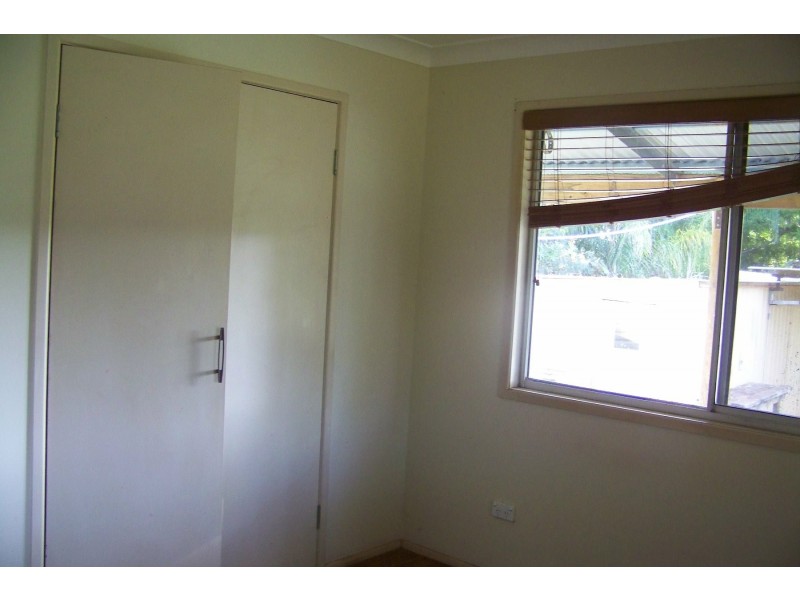 6-8 PINE AV, Lamb Island QLD 4184