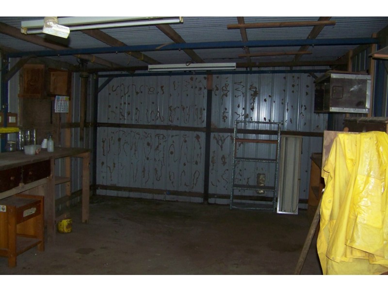 6-8 PINE AV, Lamb Island QLD 4184