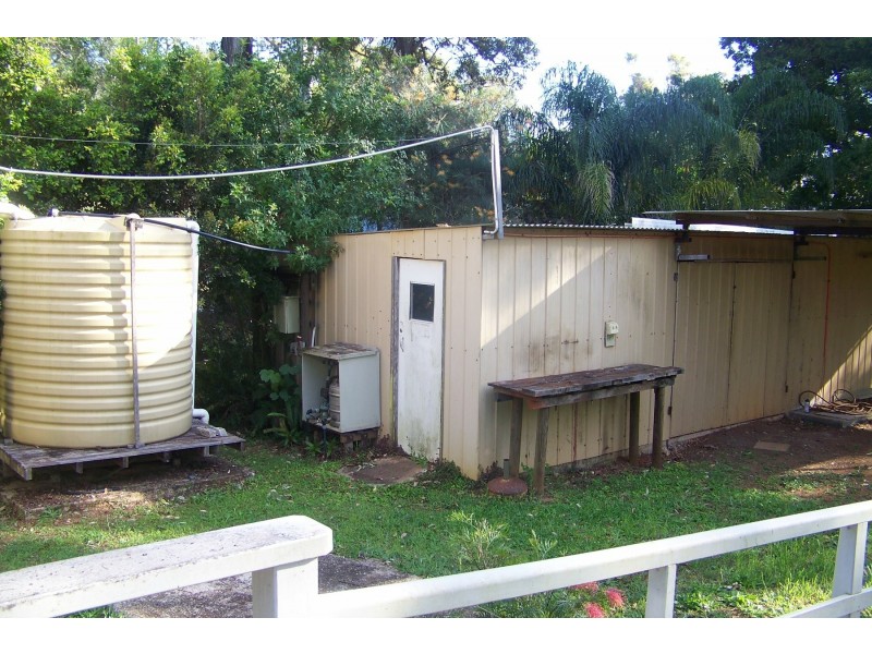 6-8 PINE AV, Lamb Island QLD 4184